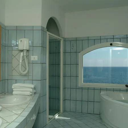Punta Rossa 4*