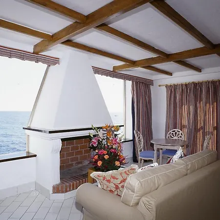 מלון Punta Rossa 4*